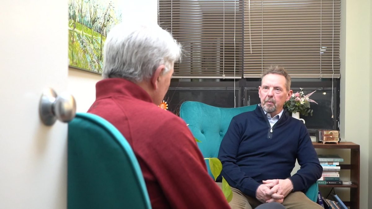 A psychiatric nurse practitioner in session